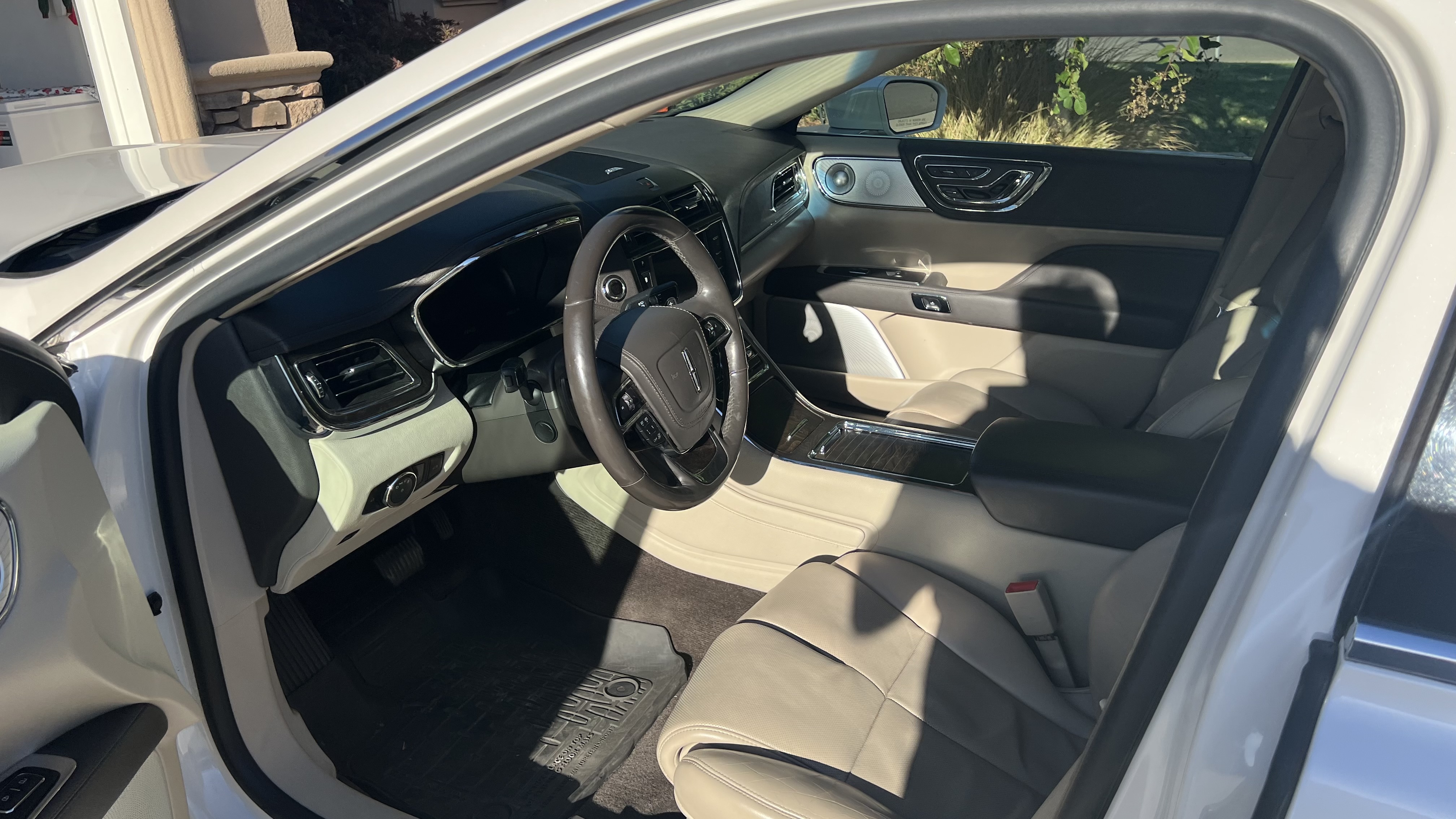Used 2017 Lincoln Continental Reserve w/ Luxury Package AWD/4WD image 6