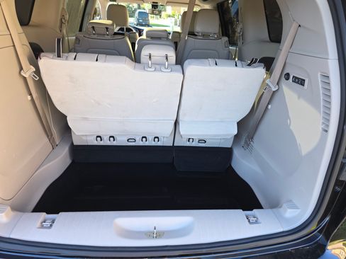 Used 2017 Chrysler Pacifica Limited w/ UConnect Theater Package image 16