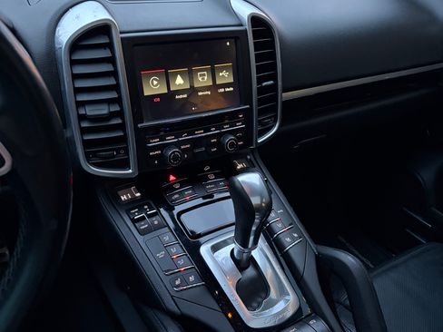 Used 2016 Porsche Cayenne S image 17