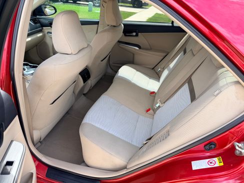Used 2012 Toyota Camry XLE w/ Convenience Pkg image 12