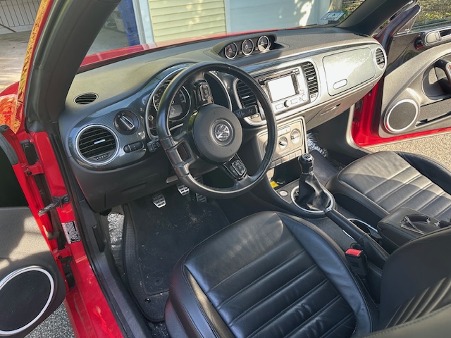 Used 2013 Volkswagen Beetle 2.0T FWD image 20