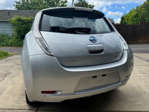 Used 2013 Nissan Leaf SV w/ LED & Quick Charge Pkg FWD image 9