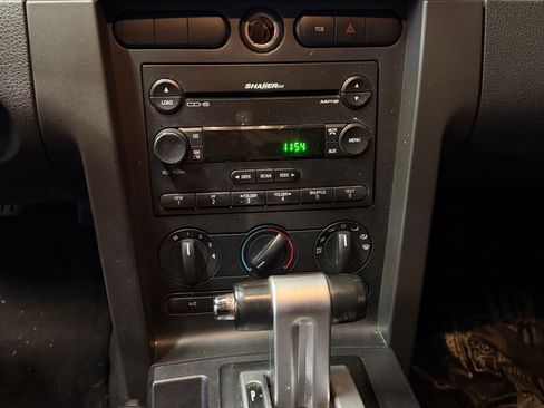 Used 2006 Ford Mustang Convertible image 10