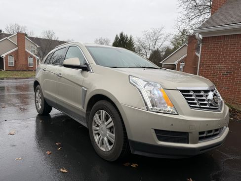 Used 2013 Cadillac SRX Luxury image 2
