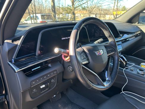 Used 2023 Cadillac Escalade ESV Sport w/ LPO, ONYX Package image 8