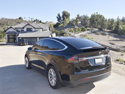 Used 2020 Tesla Model X Long Range image 12
