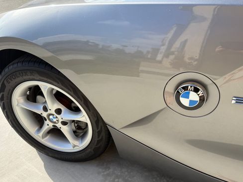 Used 2005 BMW Z4 2.5i RWD image 11