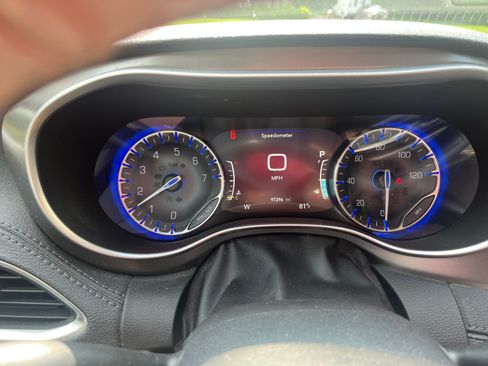 Used 2019 Chrysler Pacifica Limited FWD image 6