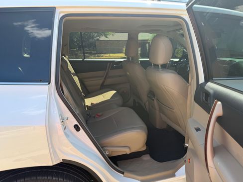 Used 2013 Toyota Highlander Limited FWD image 10
