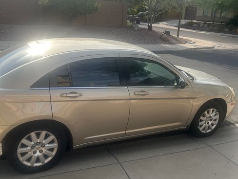 Used 2008 Chrysler Sebring LX FWD image 4