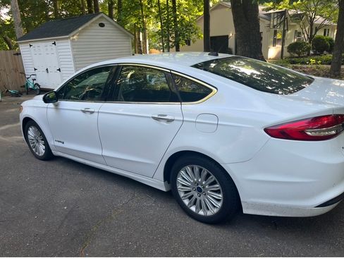 Used 2017 Ford Fusion SE w/ Equipment Group 602A FWD image 1