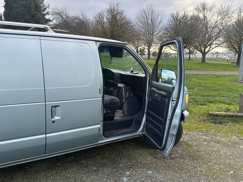 Used 1995 Ford E-150 and Econoline 150 image 4