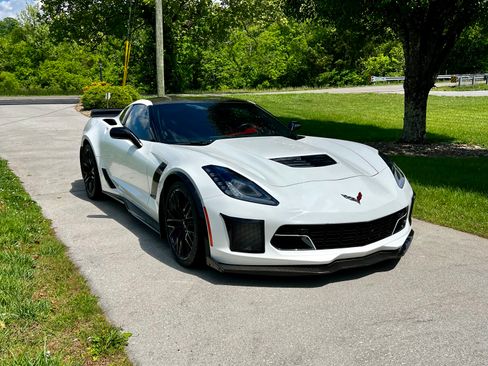 Used 2018 Chevrolet Corvette Z06 RWD image 12