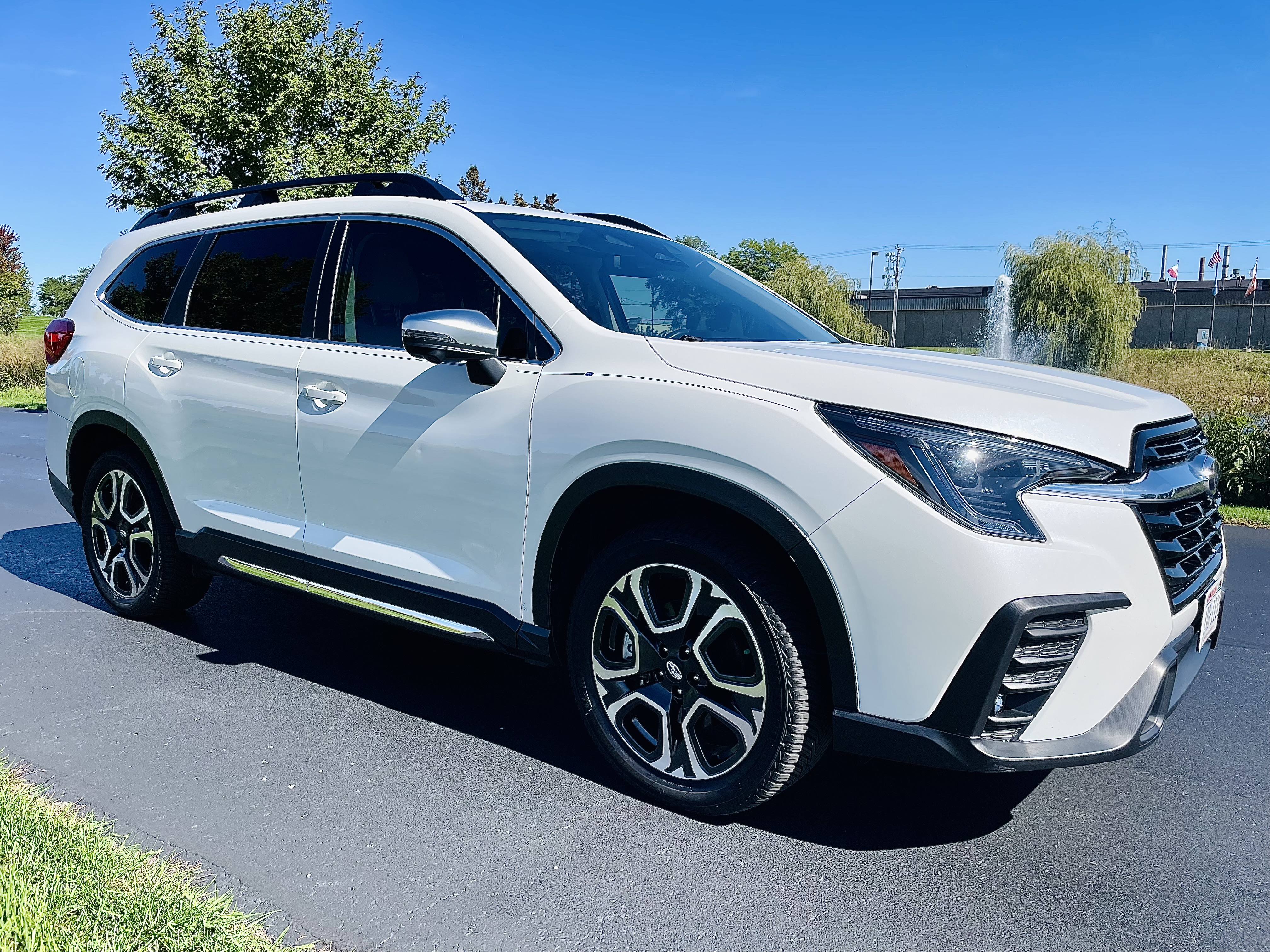 Used 2023 Subaru Ascent Limited w/ Technology Package AWD/4WD image 5