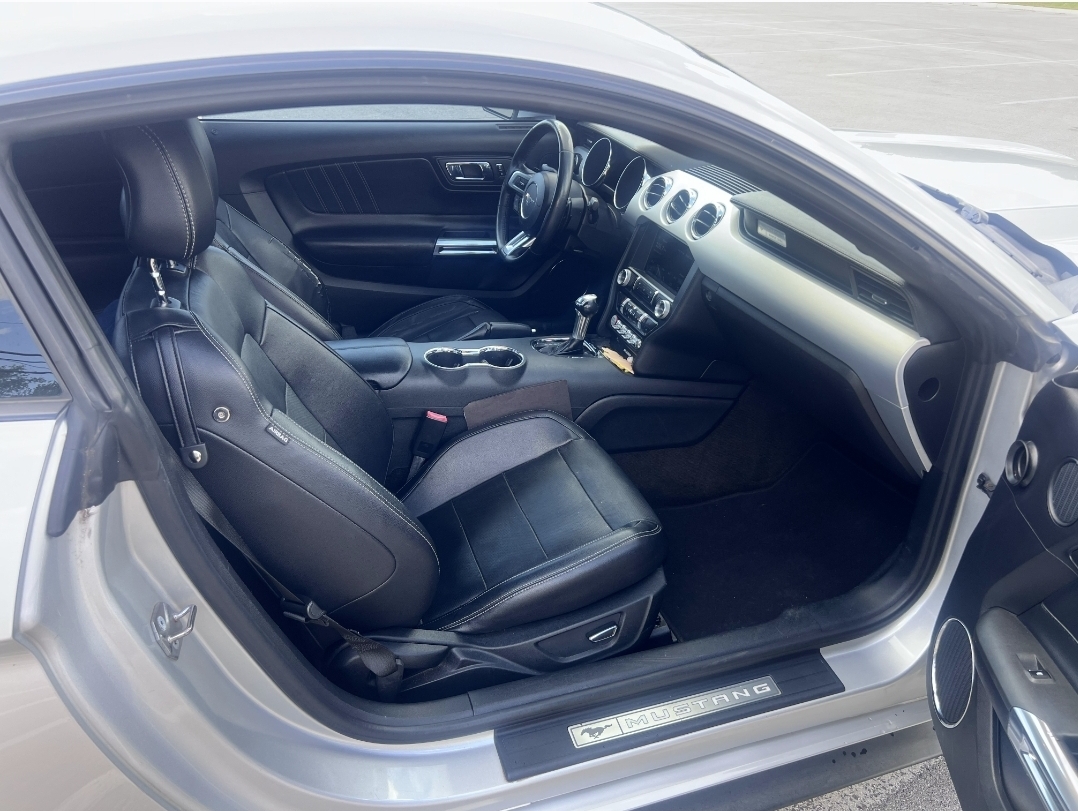 Used 2016 Ford Mustang Premium RWD image 4