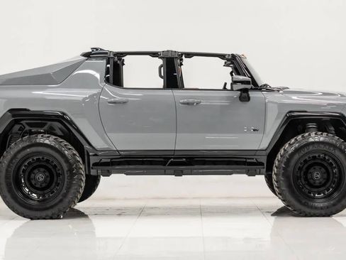 Used 2024 GMC Hummer EV 2X AWD/4WD image 11