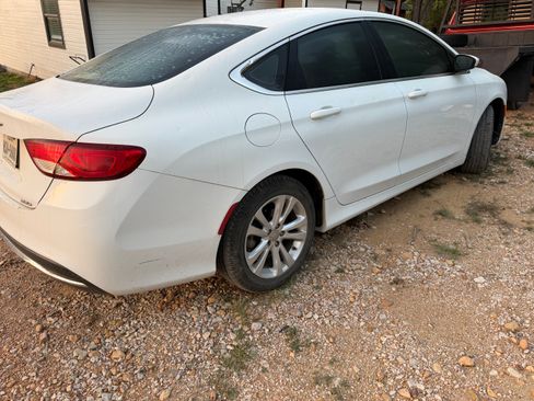 Used 2015 Chrysler 200 Limited image 4