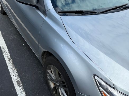 Used 2015 Toyota Camry SE FWD image 4