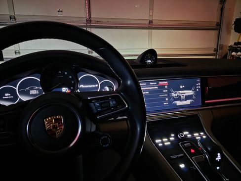 Used 2022 Porsche Panamera 4 w/ Premium Package image 14