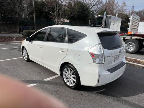Used 2014 Toyota Prius V Five image 13