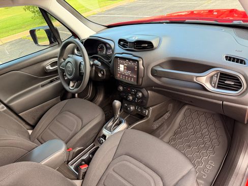Used 2022 Jeep Renegade Latitude AWD/4WD image 12