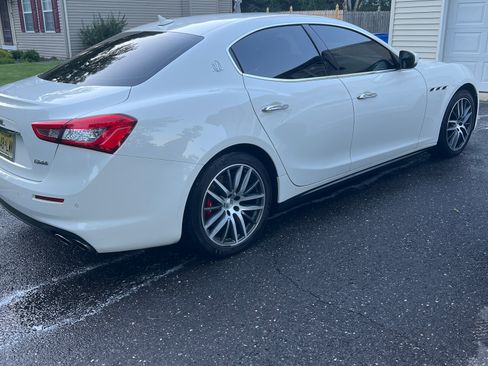 Used 2018 Maserati Ghibli S Q4 AWD/4WD image 4