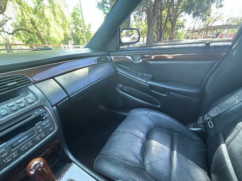 Used 2002 Cadillac De Ville DTS w/ Premium Equipment Pkg image 17