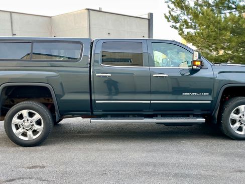 Used 2017 GMC Sierra 2500 Denali w/ Duramax Plus Package image 9