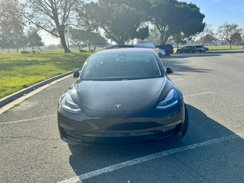 Used 2018 Tesla Model 3 Mid Range image 5