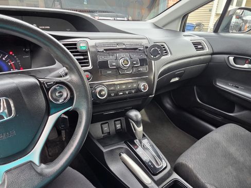 Used 2013 Honda Civic LX image 9