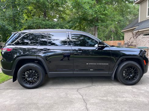 Used 2022 Jeep Grand Cherokee Limited AWD/4WD image 5