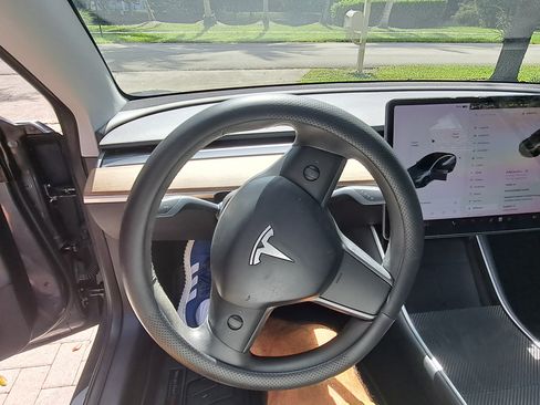 Used 2020 Tesla Model 3 Long Range image 9