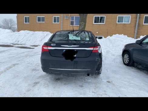 Used 2011 Chrysler 200 Touring w/ Cold Weather Group FWD image 4