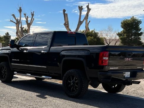 Used 2016 GMC Sierra 2500 Denali w/ Suspension Package, Off-Road image 8