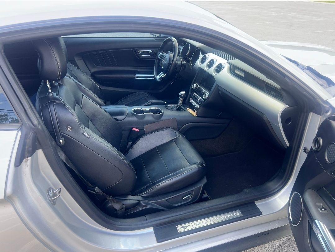 Used 2016 Ford Mustang Premium RWD image 14