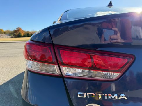 Used 2017 Kia Optima LX image 14