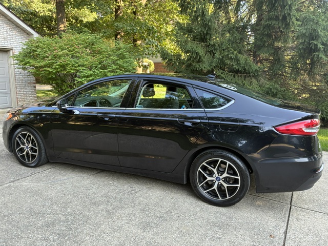 Used 2020 Ford Fusion SE FWD image 4