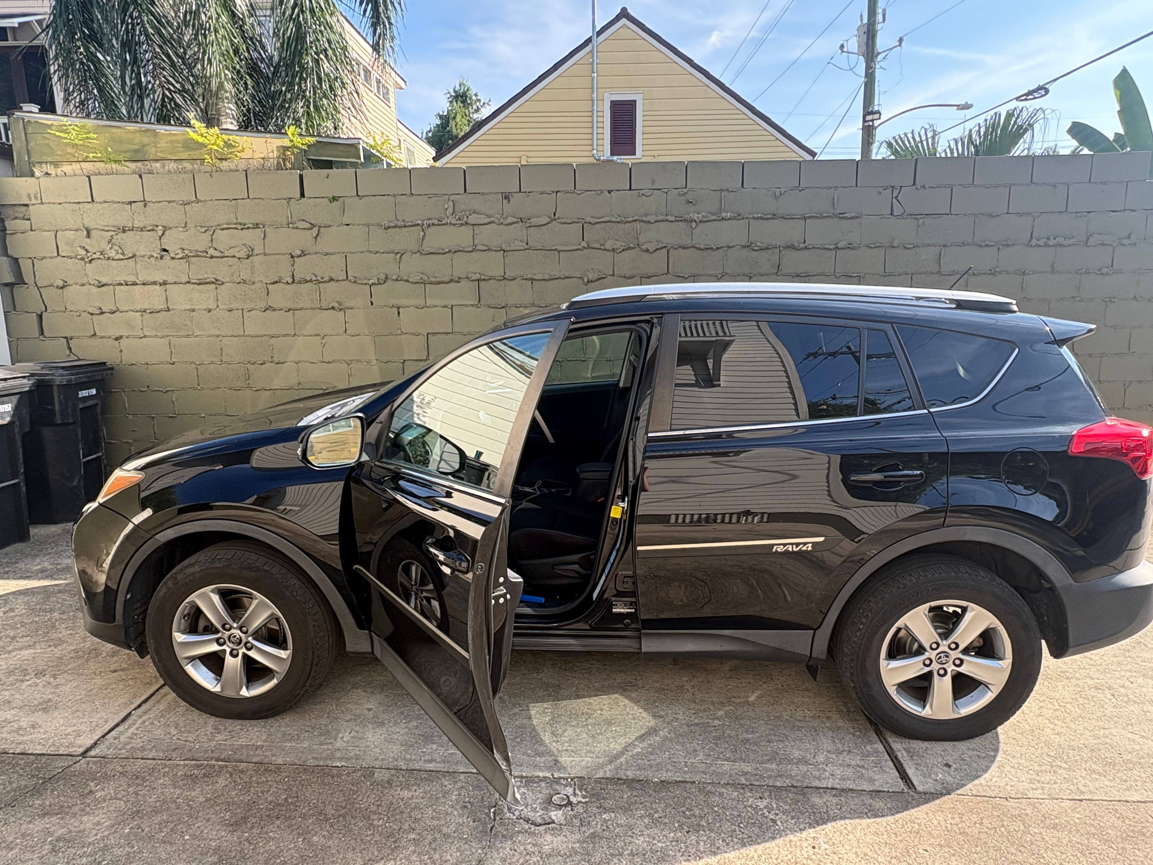 Used 2015 Toyota RAV4 XLE AWD/4WD image 2