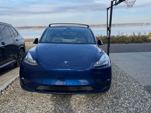 Used 2022 Tesla Model Y Long Range image 6