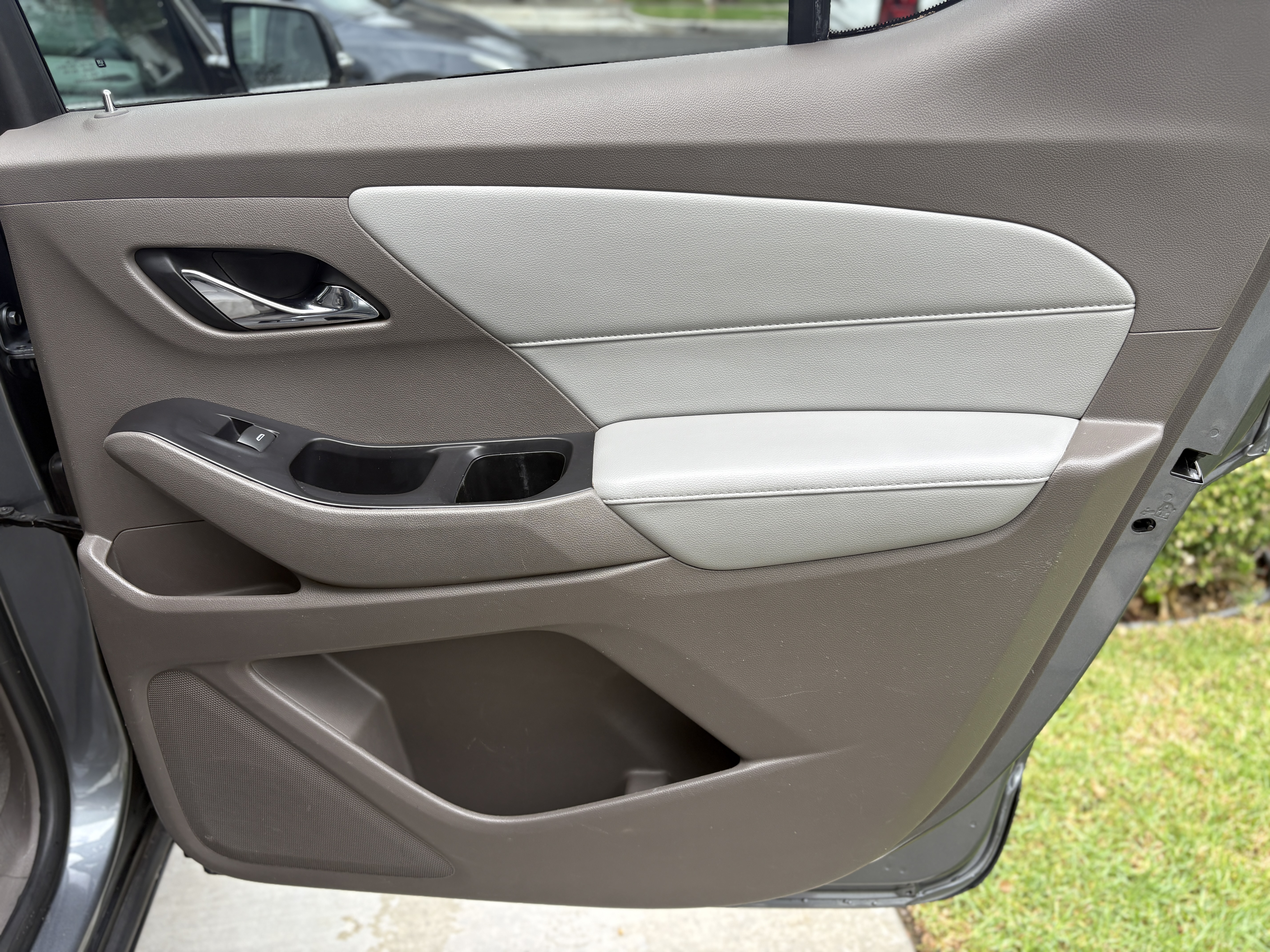 Used 2018 Chevrolet Traverse LT FWD image 20