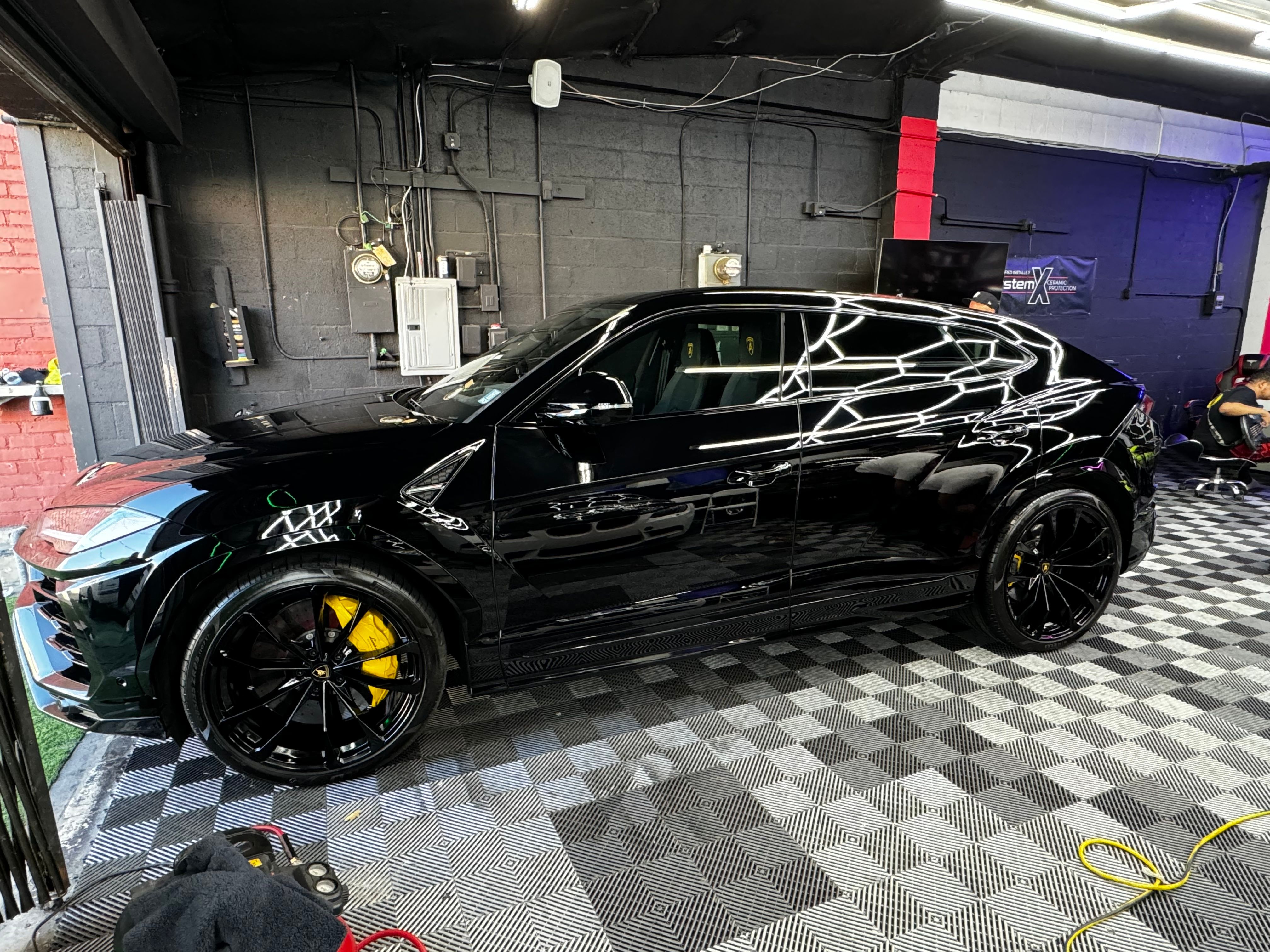 Used 2022 Lamborghini Urus AWD/4WD image 4