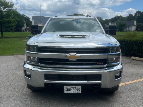 Used 2018 Chevrolet Silverado 2500 LT w/ Z71 Package, Off-Road AWD/4WD image 9