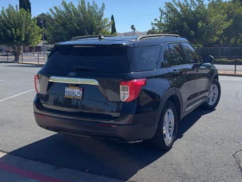 Used 2022 Ford Explorer XLT image 6