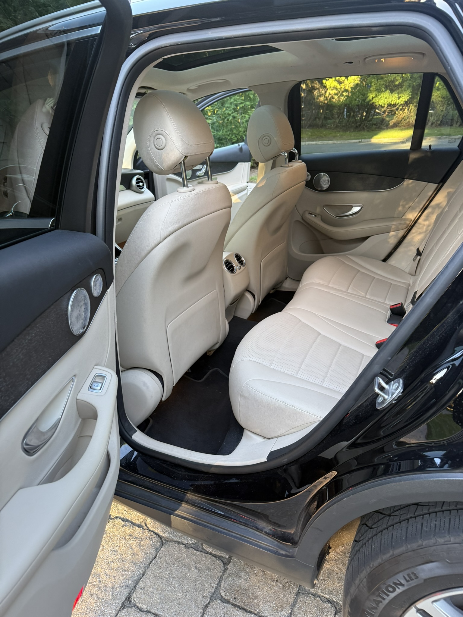 Used 2020 Mercedes-Benz GLC 300 4MATIC image 4