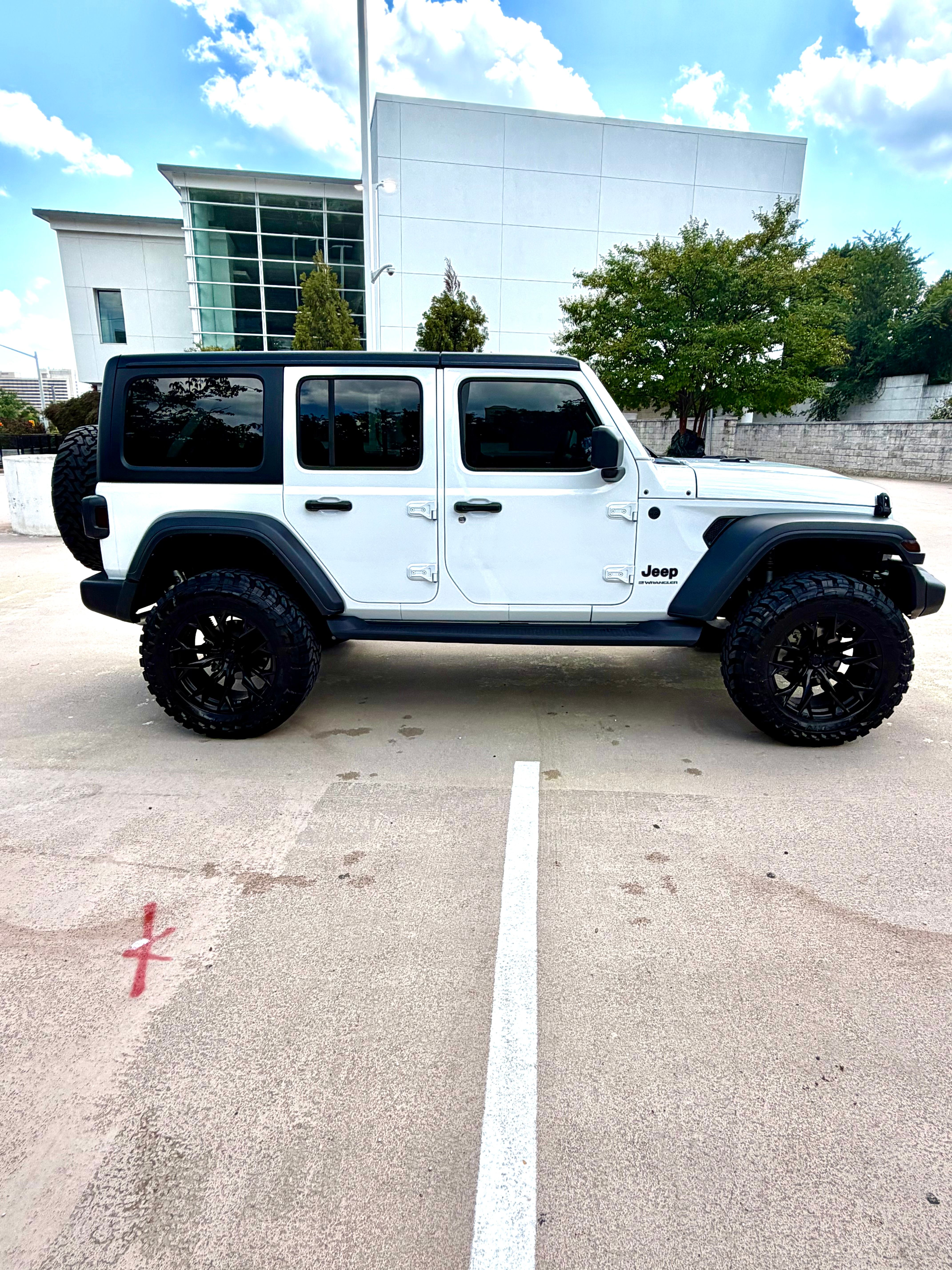 Used 2025 Jeep Wrangler Unlimited Sport AWD/4WD image 12