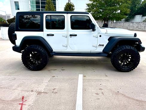 Used 2025 Jeep Wrangler Unlimited Sport AWD/4WD image 12