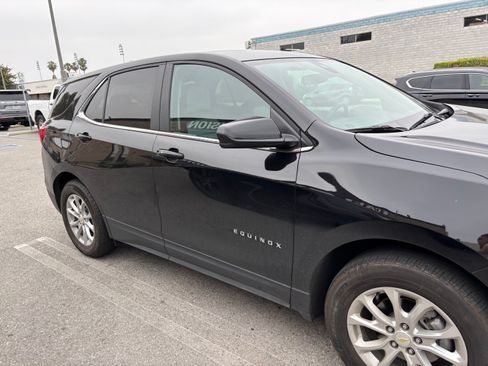Used 2021 Chevrolet Equinox LT FWD image 2