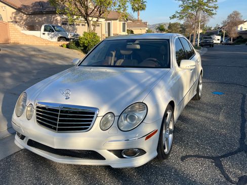 Used 2009 Mercedes-Benz E 350 Sedan image 1