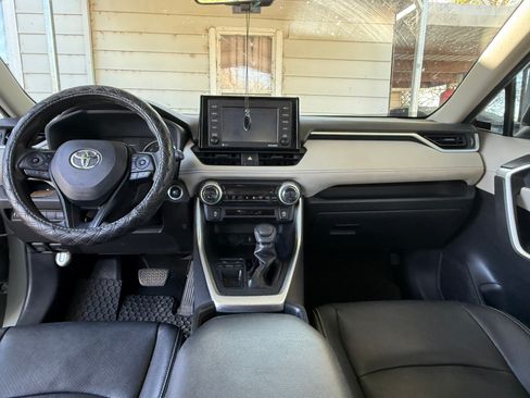 Used 2020 Toyota RAV4 XLE w/ Convenience Package image 12