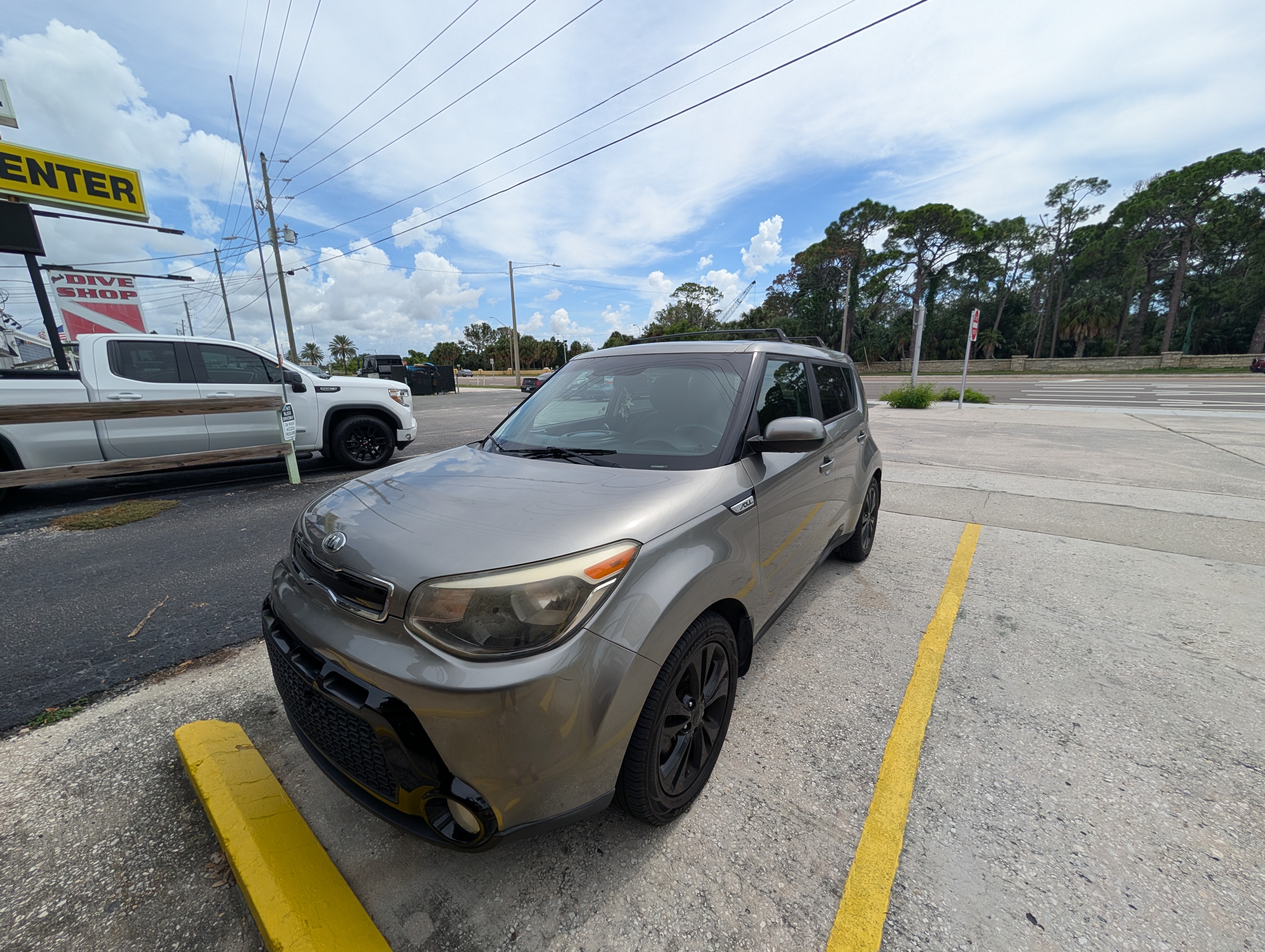Used 2016 Kia Soul + FWD image 2